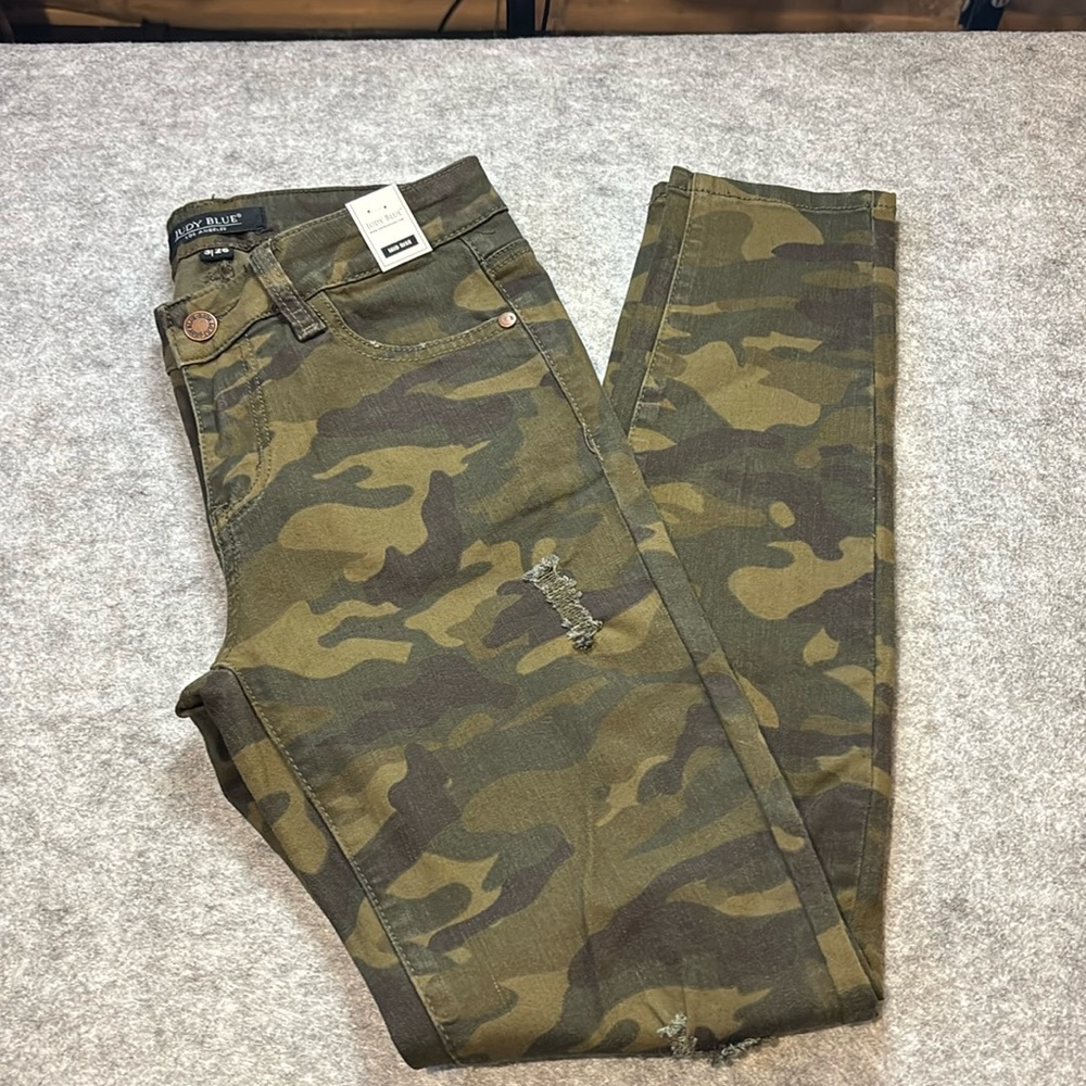 ✨ Judy Blue Midrise Skinny Jeans – Camo Print –  Size 26 - NWT ✨